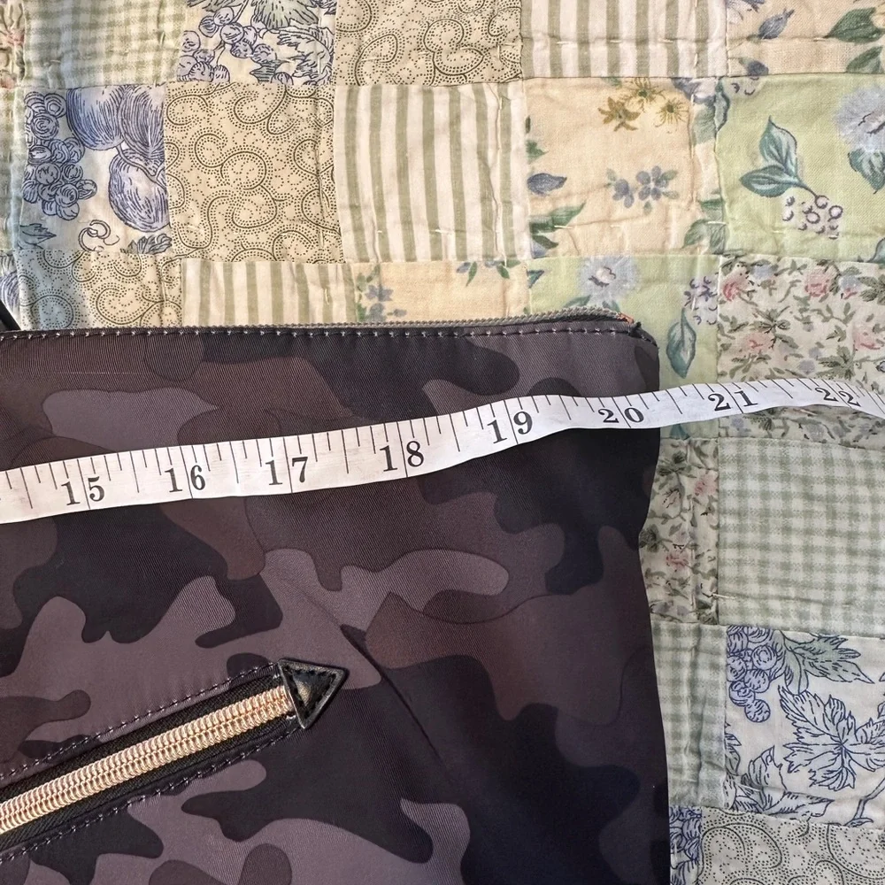 Stella & Dot Lady Boss Tote Bag- Black Camo with Rose Gold Accents - Picture 12 of 14